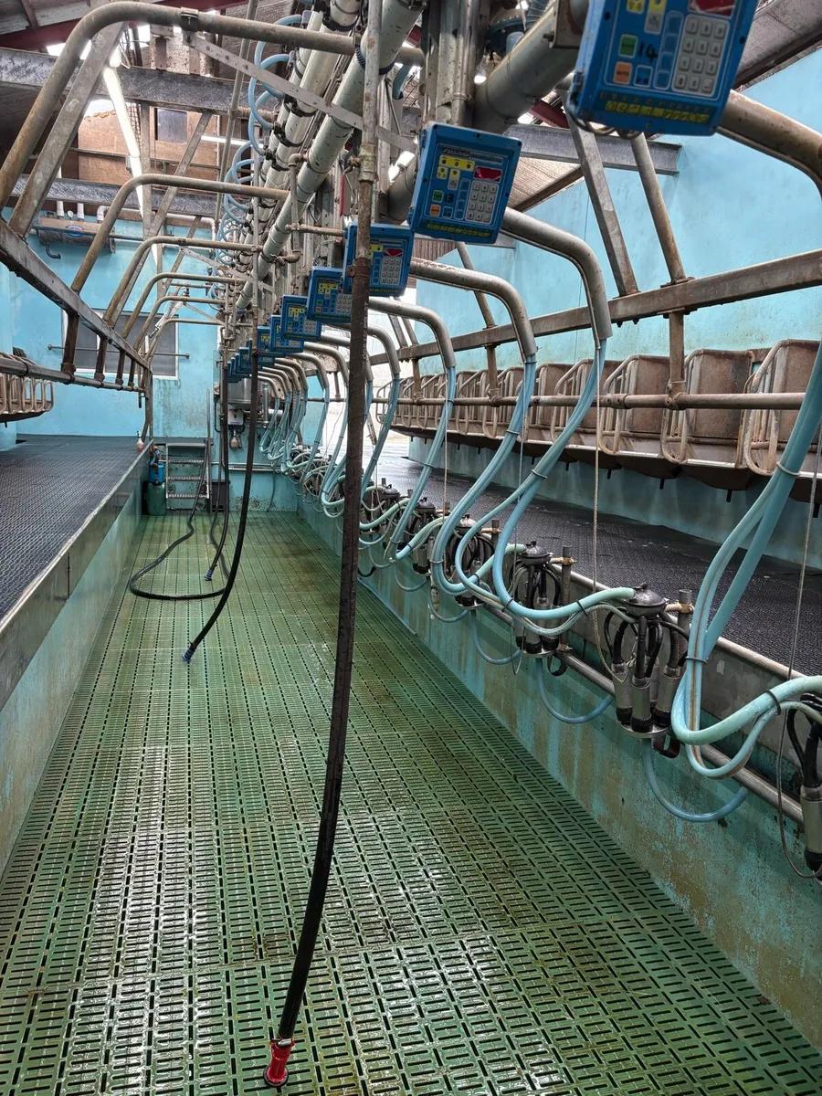 Fullwood milking parlour - Image 2