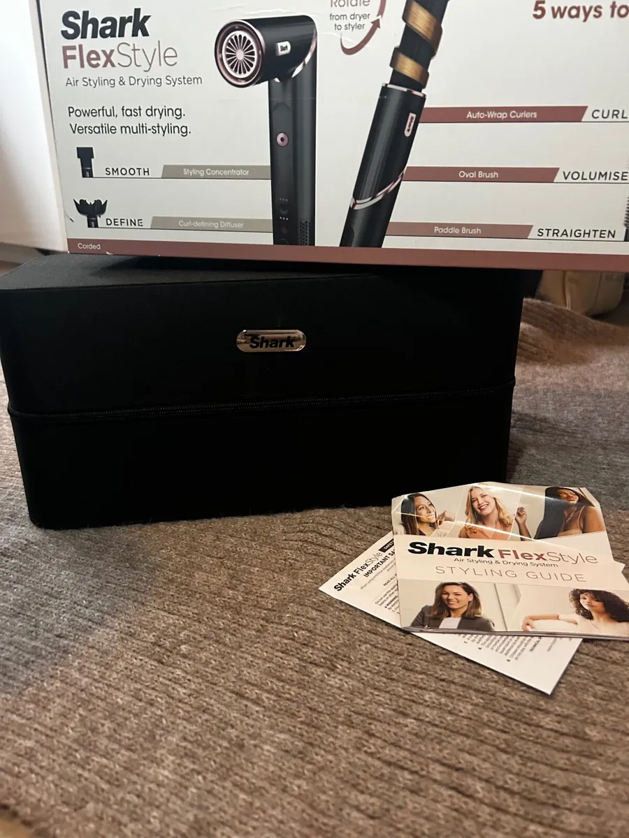 SHARK Flexstyle 5in1 hairdryer - Image 1