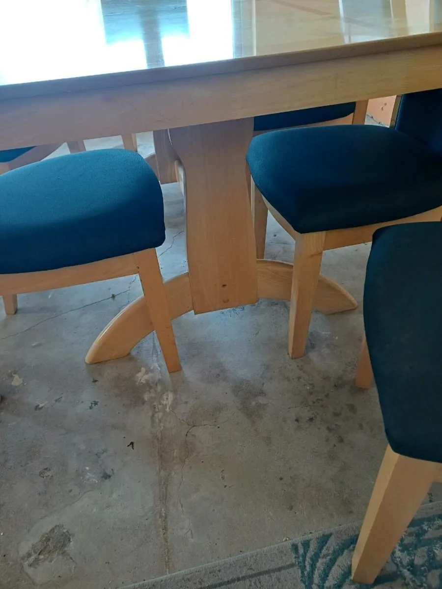 Table and 6 chairs - Image 2