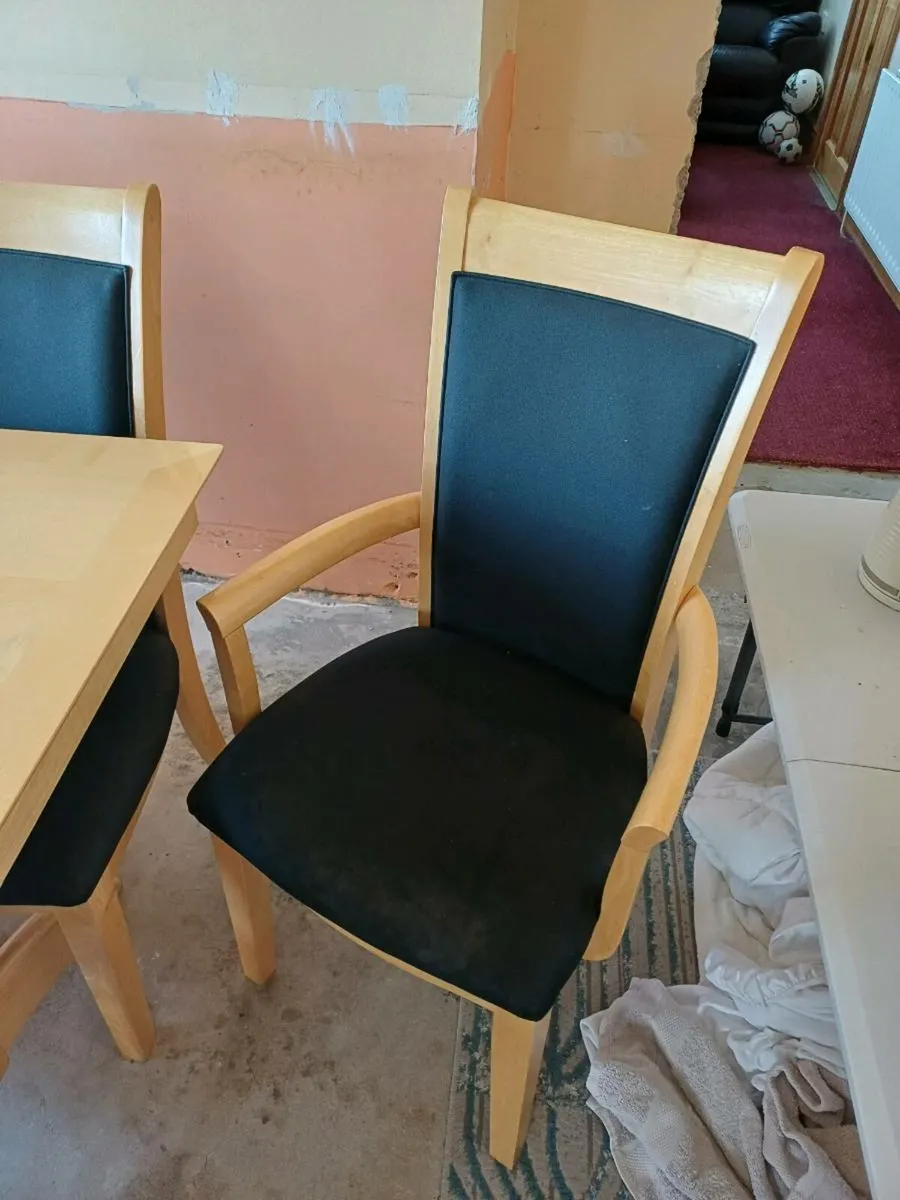 Table and 6 chairs - Image 4