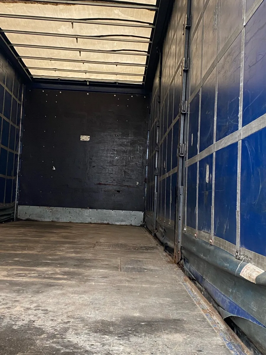 27 ft curtainsider with tail lift - Image 2