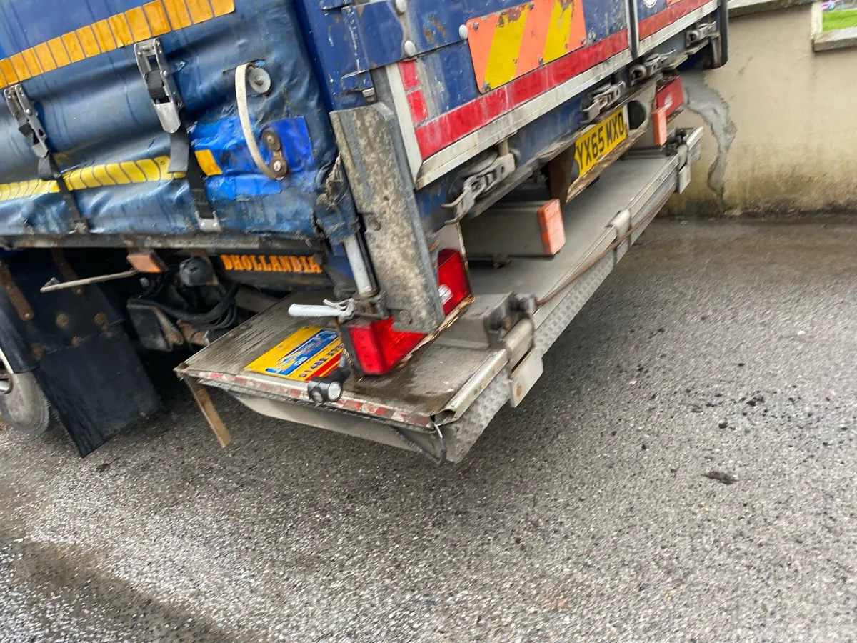 27 ft curtainsider with tail lift - Image 3