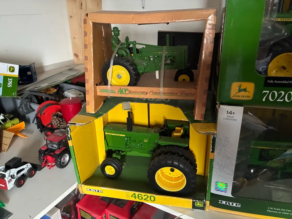 1:16 scale John Deere models - Image 3