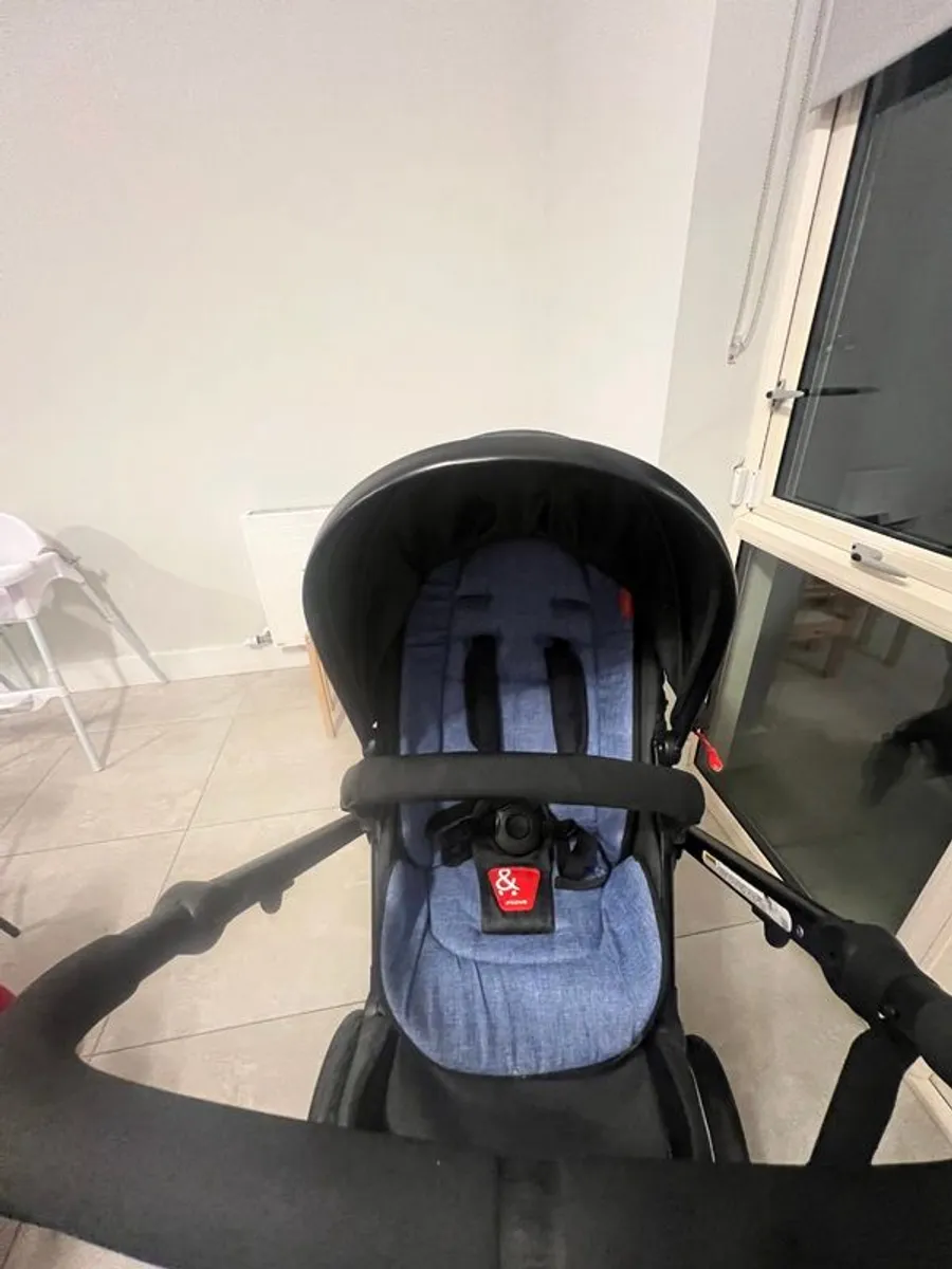 Phil & Teds Voyager Twin Buggy Great Condition - Image 2