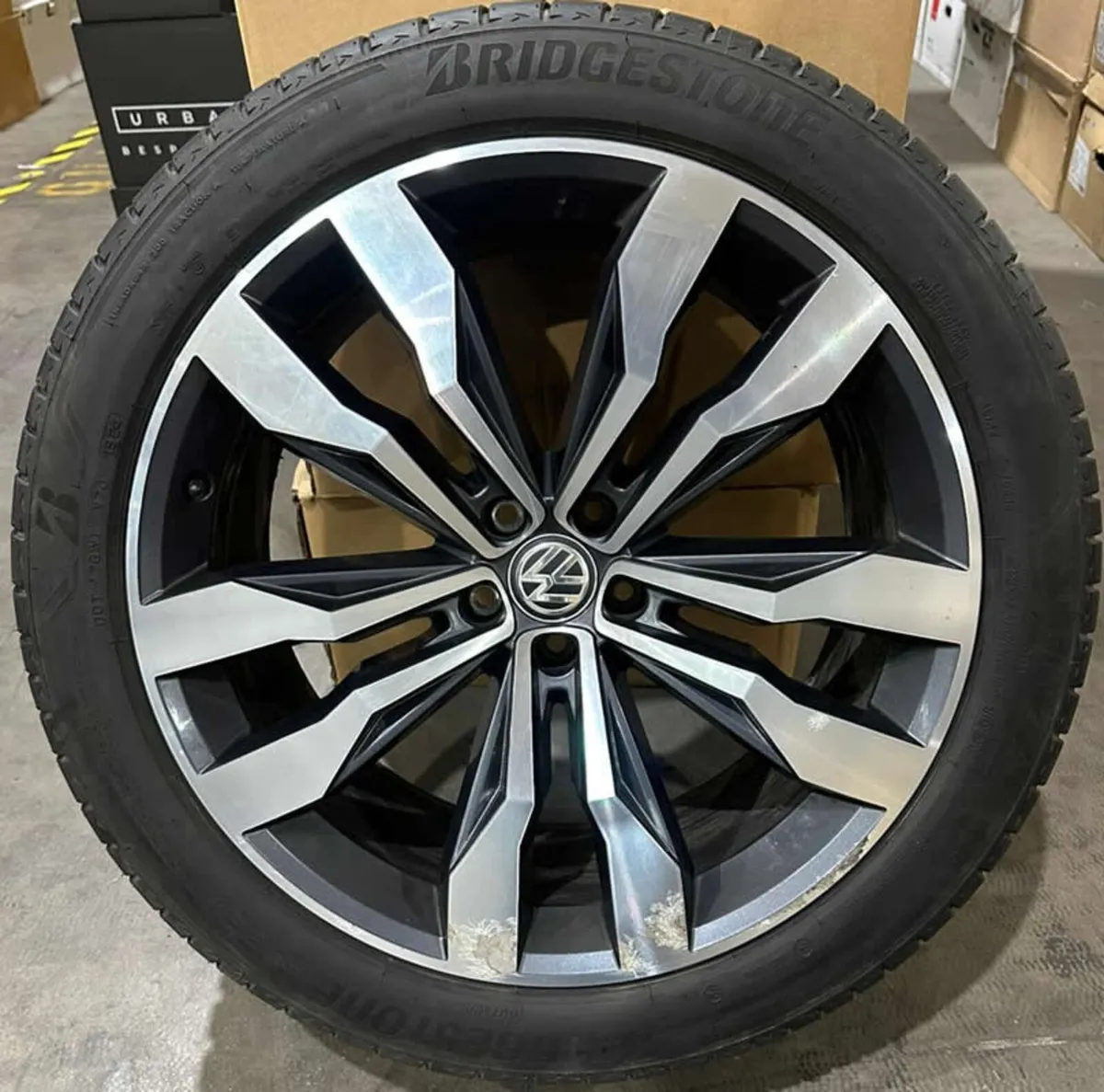 21" Genuine VW TOUAREG SUZUKA Wheels & BRIDGESTONE - Image 2