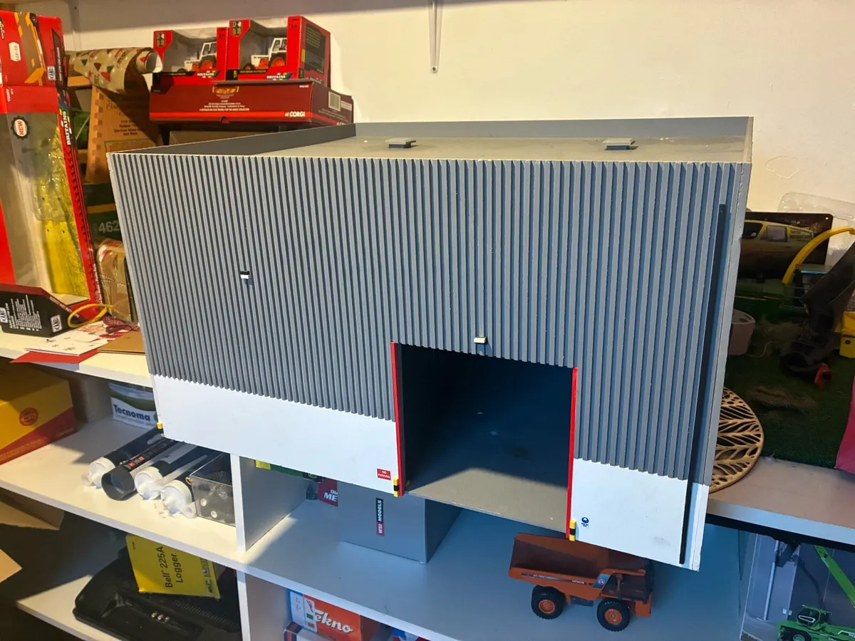 Farm garage 1:32 scale - Image 1