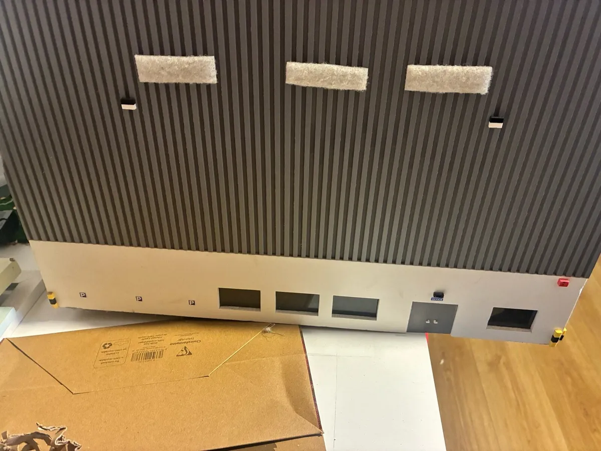 Truck garage 1:50 scale - Image 3