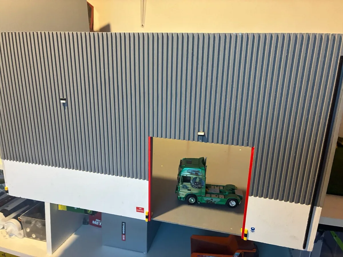 Truck garage 1:50 scale - Image 4