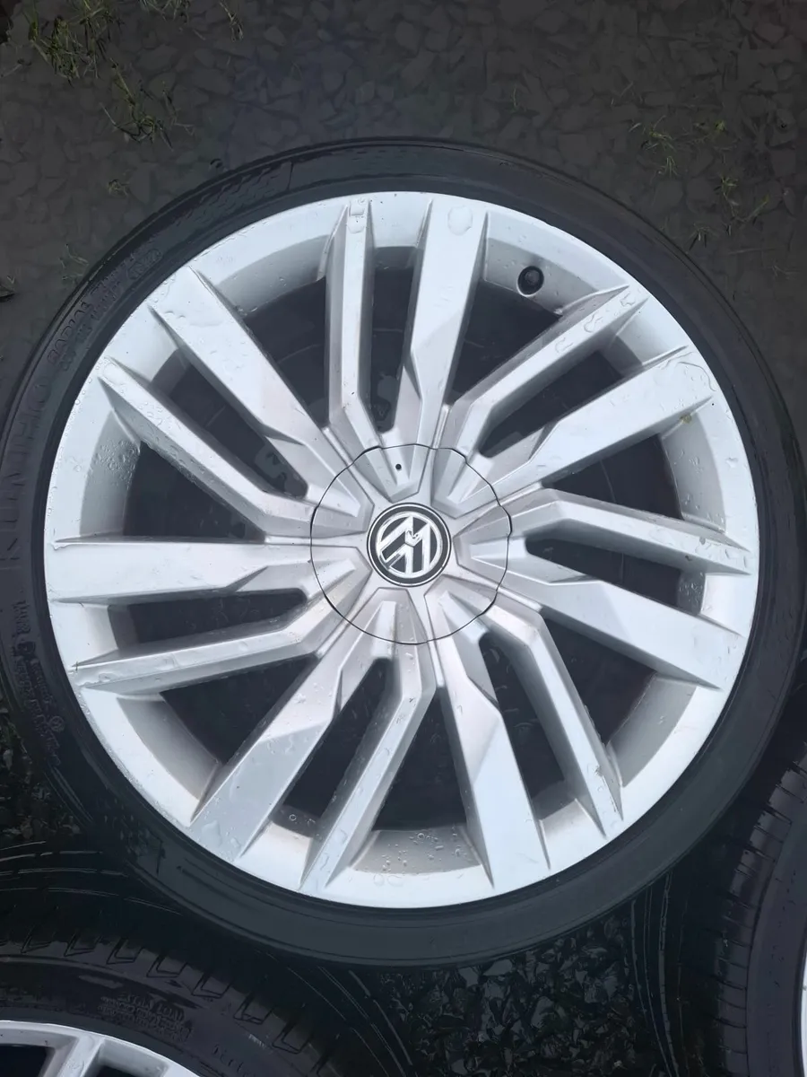 19" Genuine Vw Alloys with tyres - Image 4