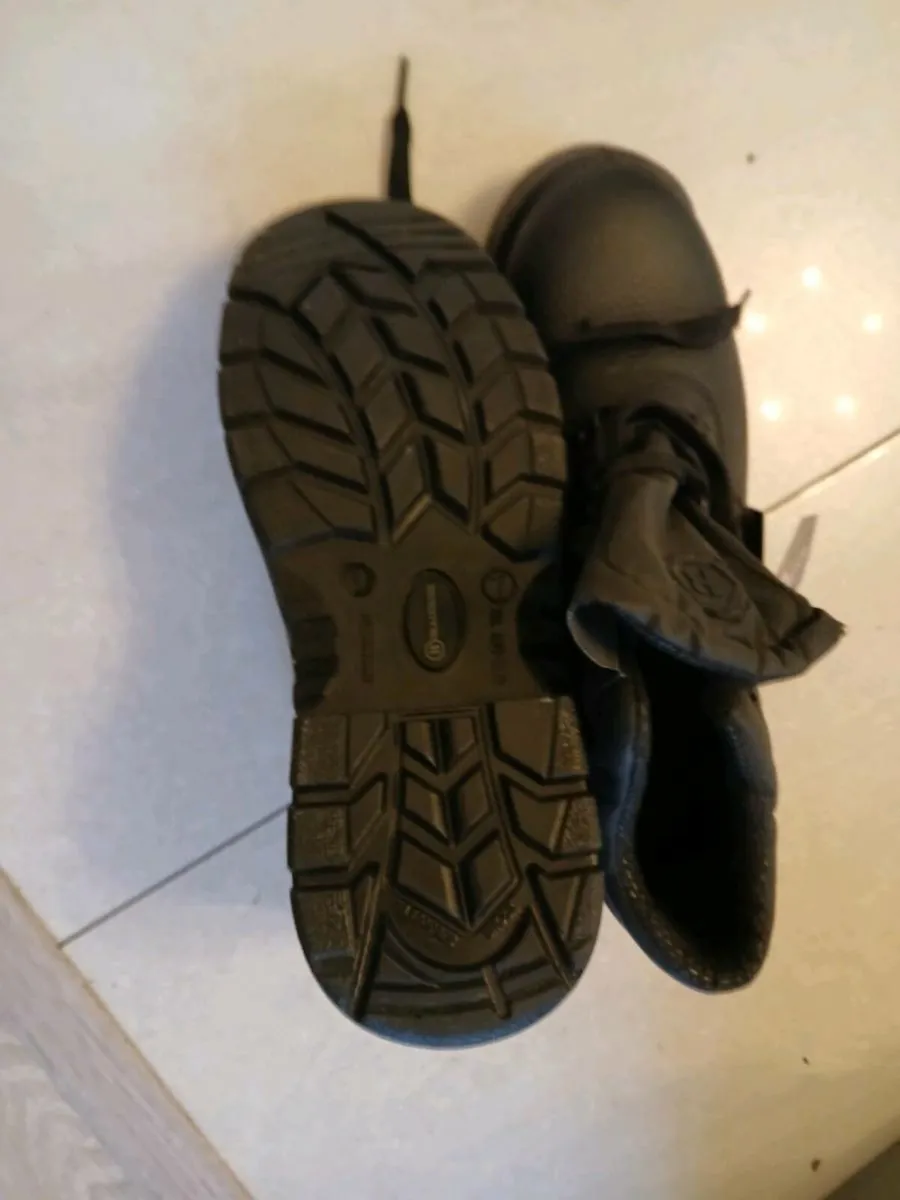 Work boots - Image 2