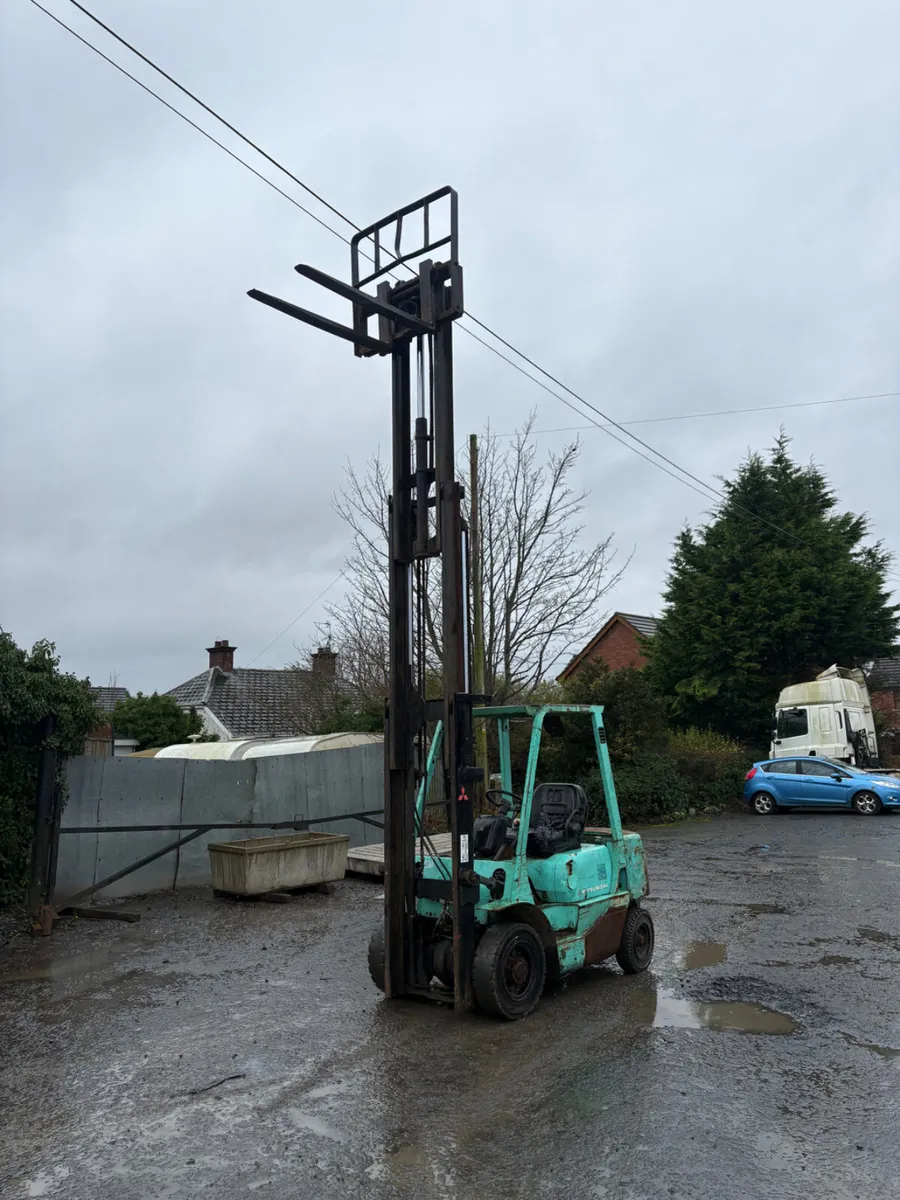 Mitsubishi 2.5 ton fork lift - Image 4