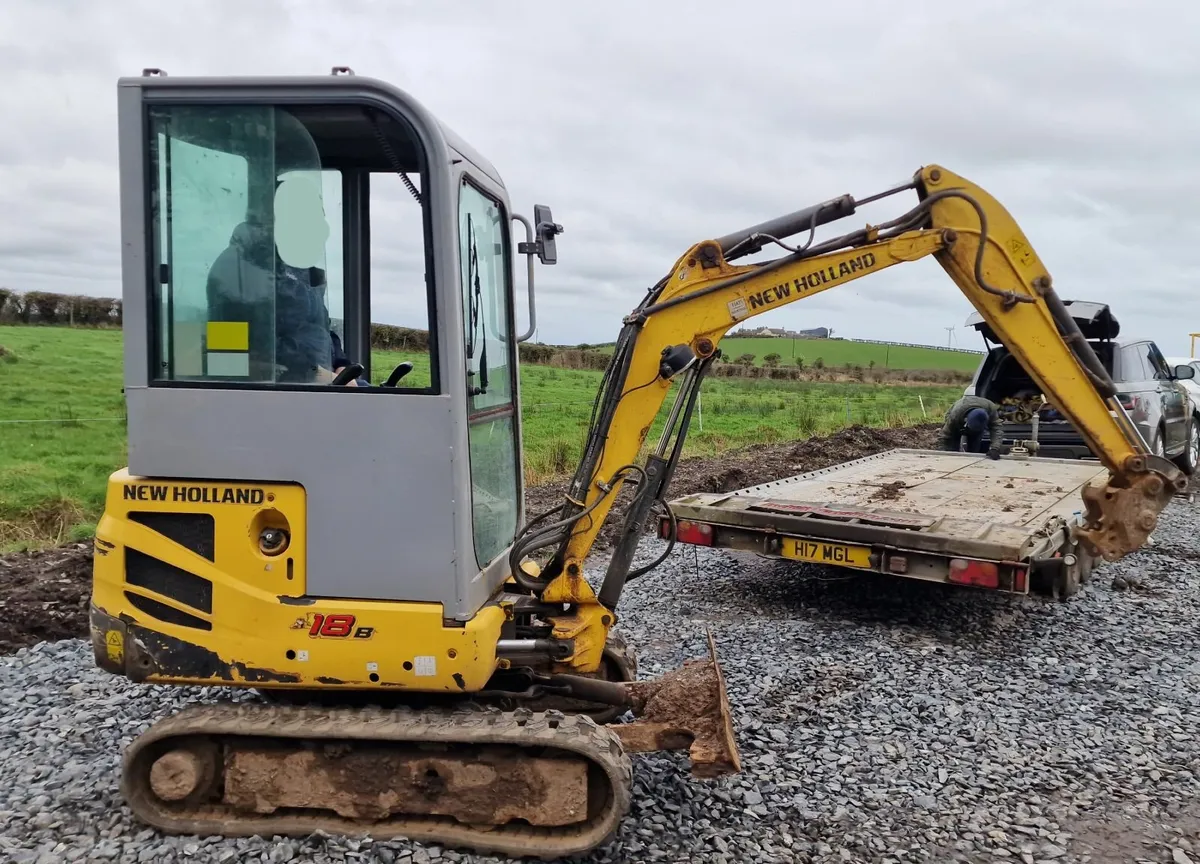 New Holland Kobelco 1.8 ton mini digger excavator - Image 1