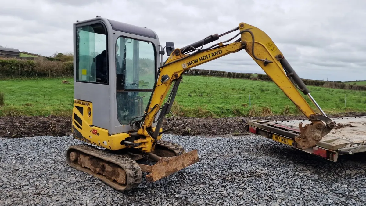 New Holland Kobelco 1.8 ton mini digger excavator - Image 2