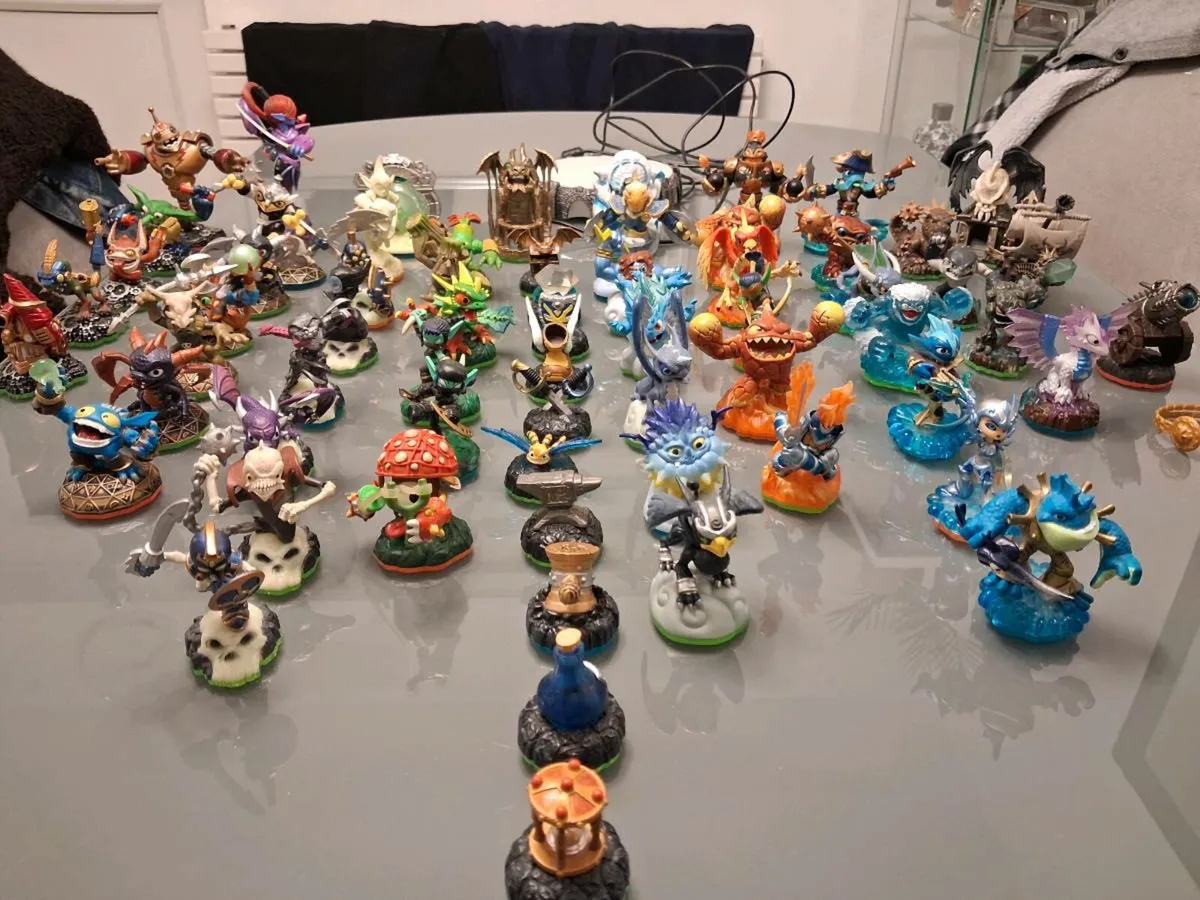 A large collection of 65 Skylanders figures - Image 1