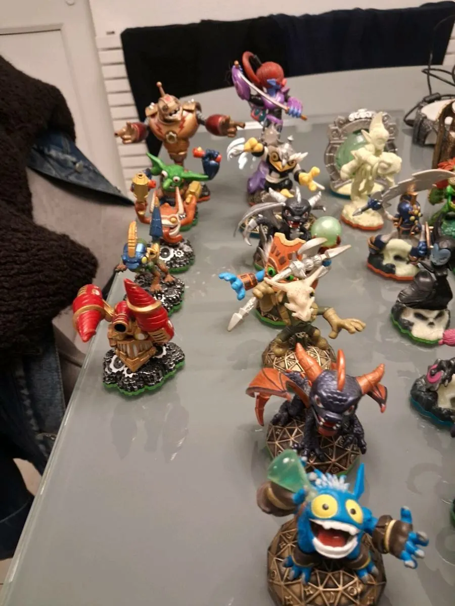 A large collection of 65 Skylanders figures - Image 2