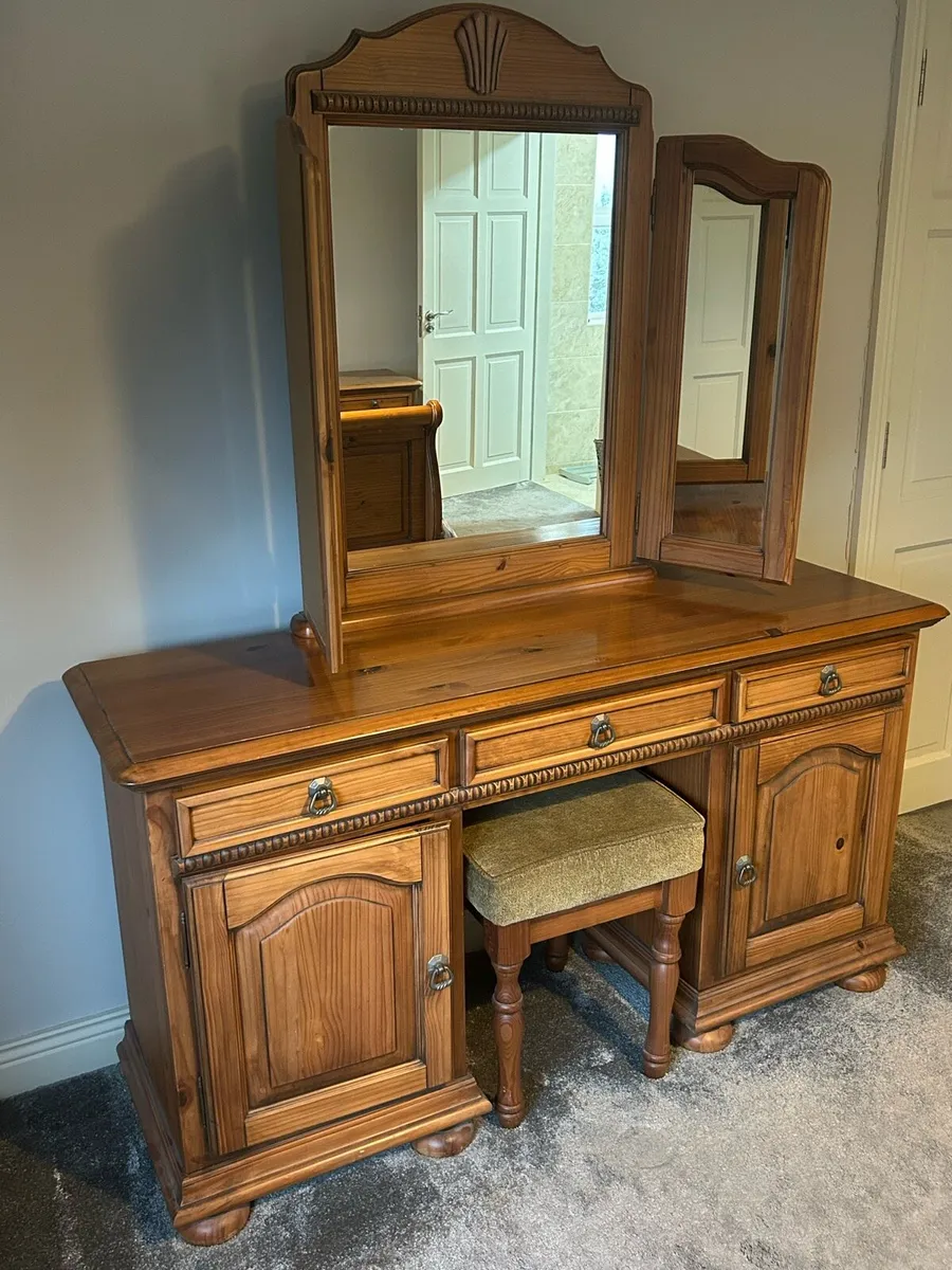 Bedroom furniture - Image 4