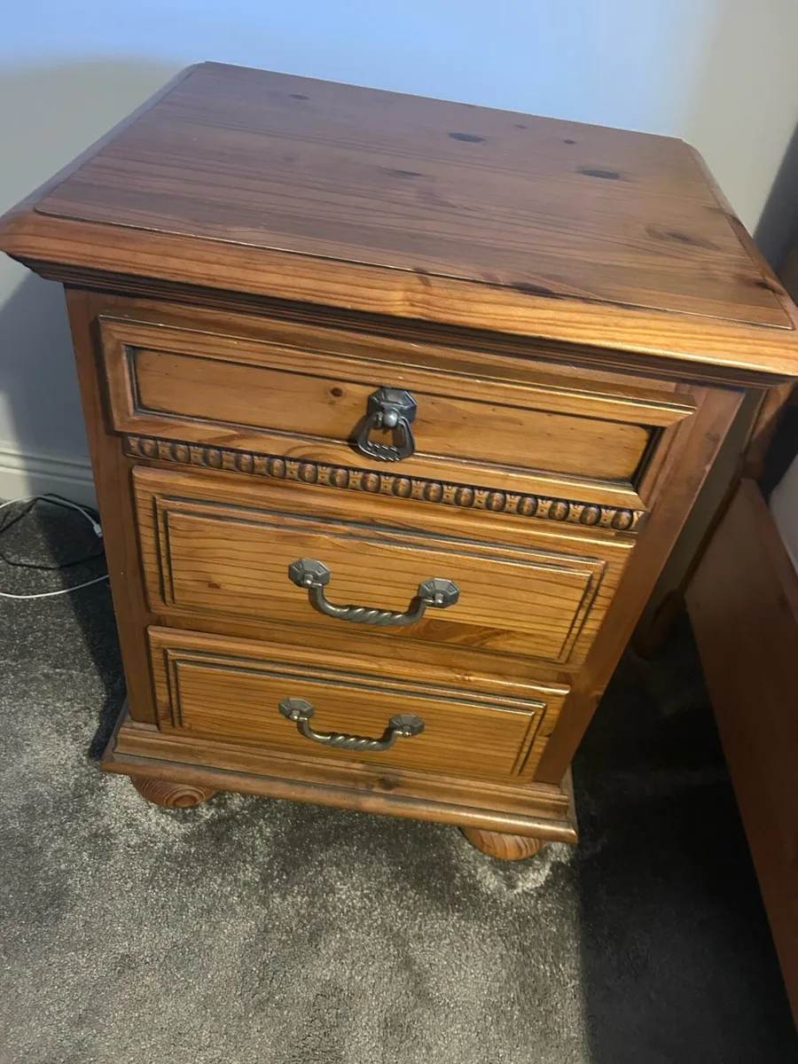 Bedroom furniture - Image 1