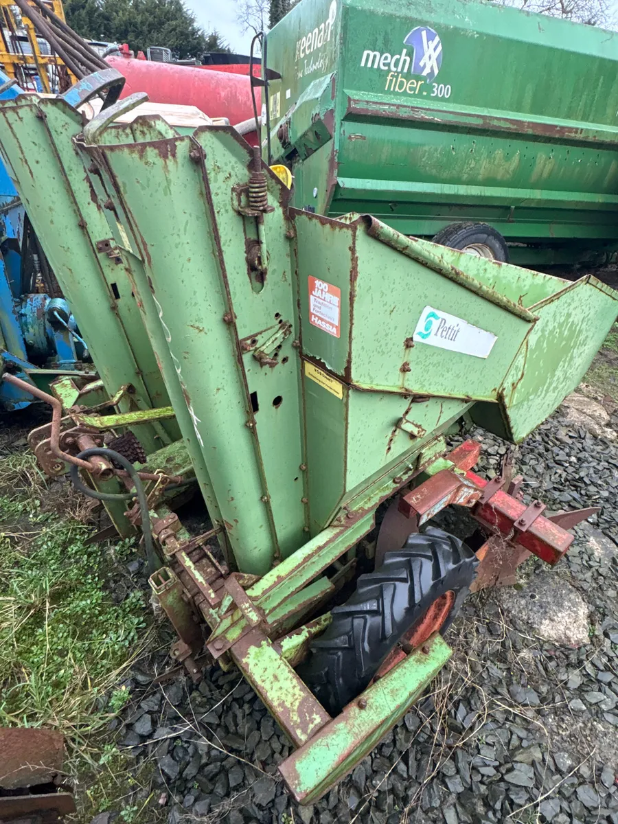 Potato planter - Image 1