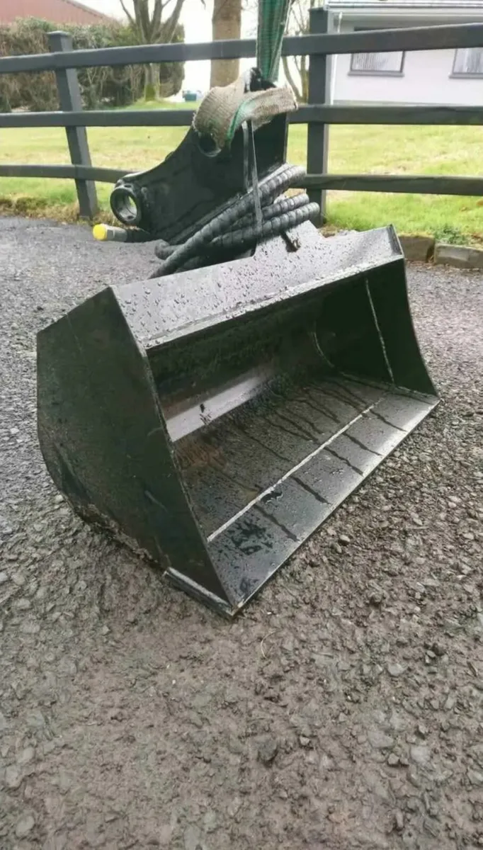 3 TON EXCAVATOR HYDRAULIC TILT BUCKET - Image 1