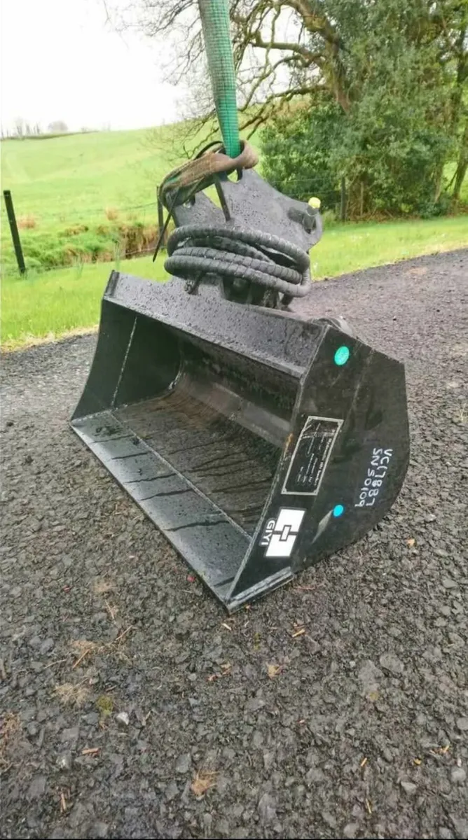 3 TON EXCAVATOR HYDRAULIC TILT BUCKET - Image 2