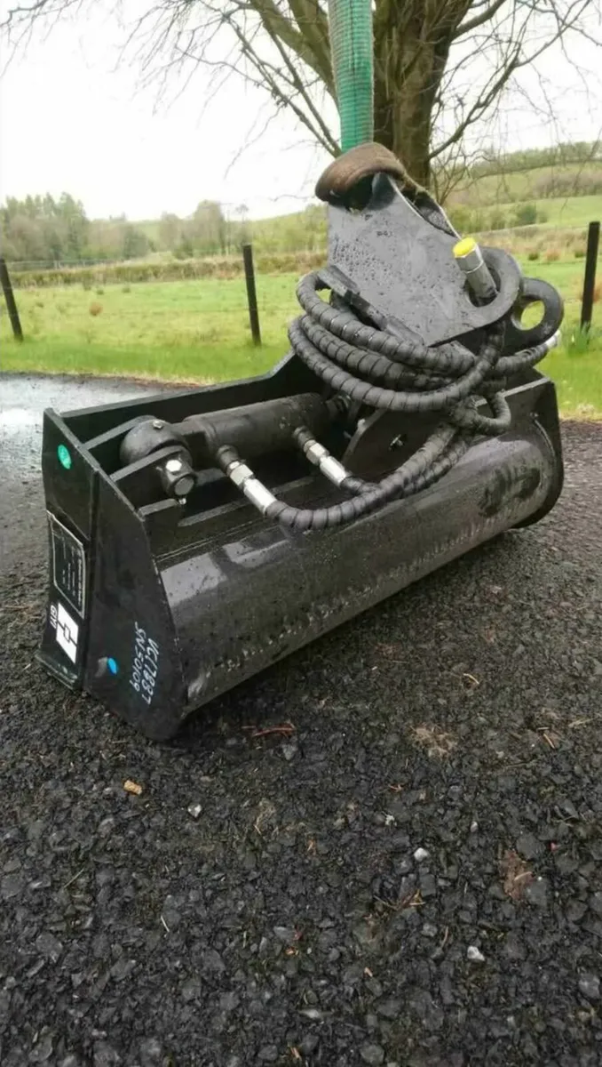 3 TON EXCAVATOR HYDRAULIC TILT BUCKET - Image 3