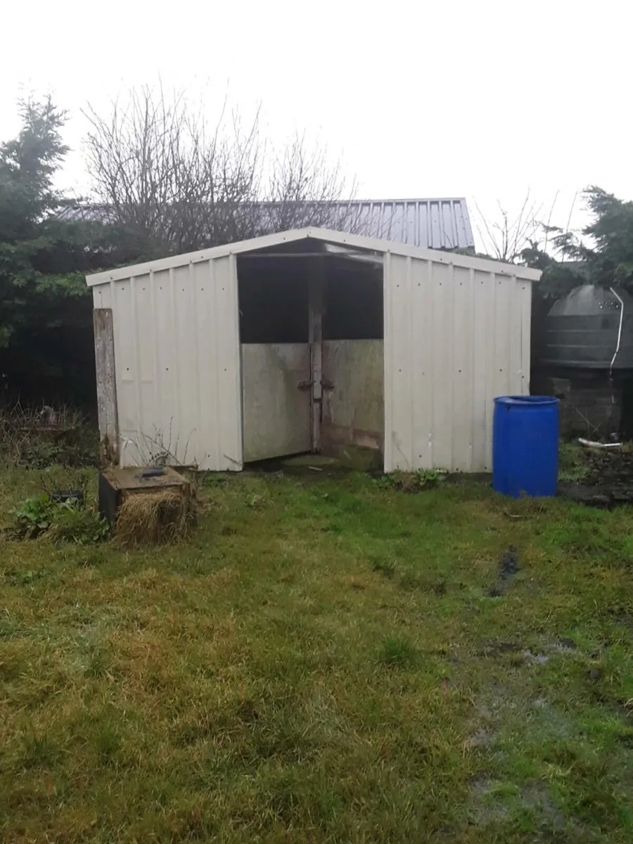 Horse stables 2 doors - Image 1