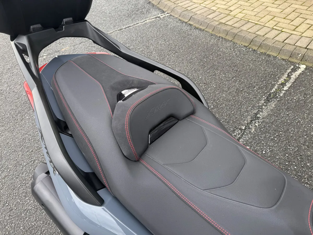 2022 Yamaha XMAX 300 Tech Max - Image 4