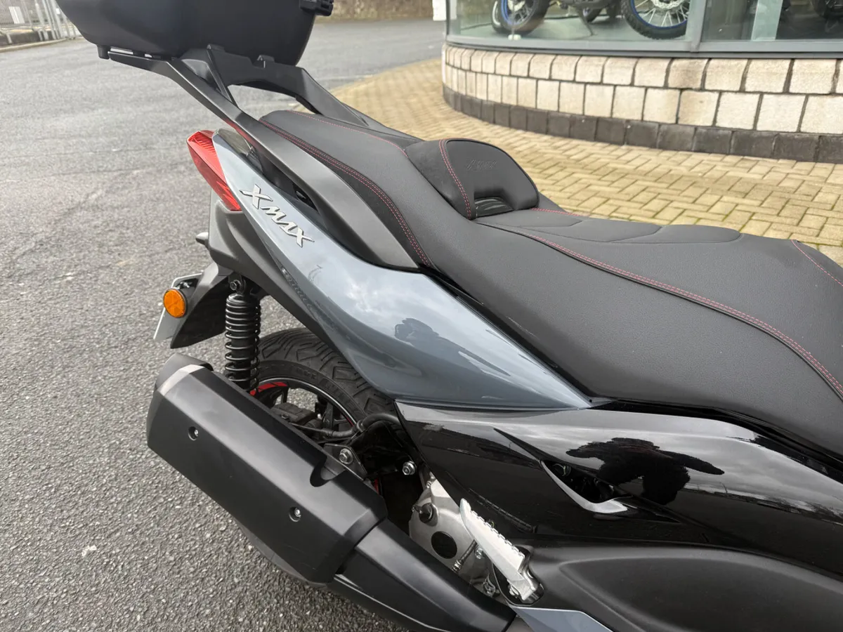 2022 Yamaha XMAX 300 Tech Max - Image 3