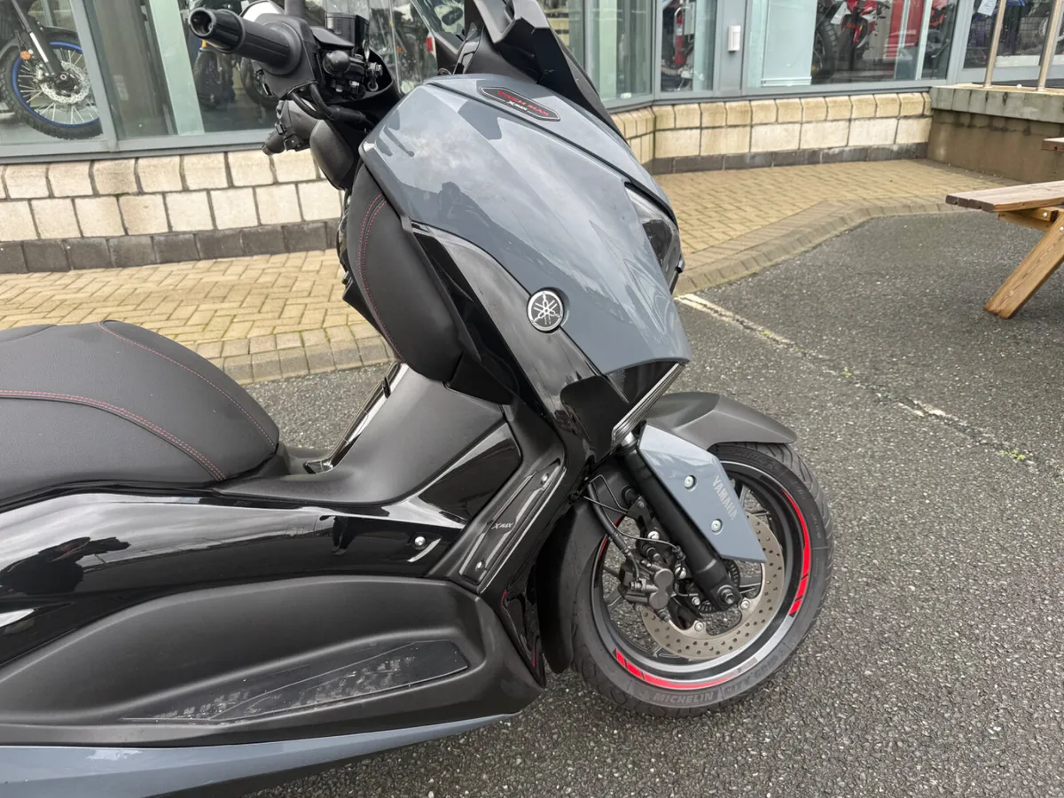 2022 Yamaha XMAX 300 Tech Max - Image 2