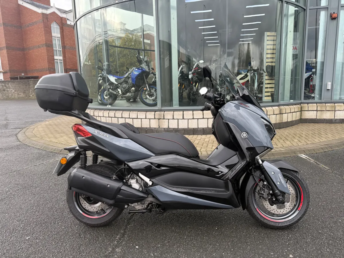 2022 Yamaha XMAX 300 Tech Max - Image 1