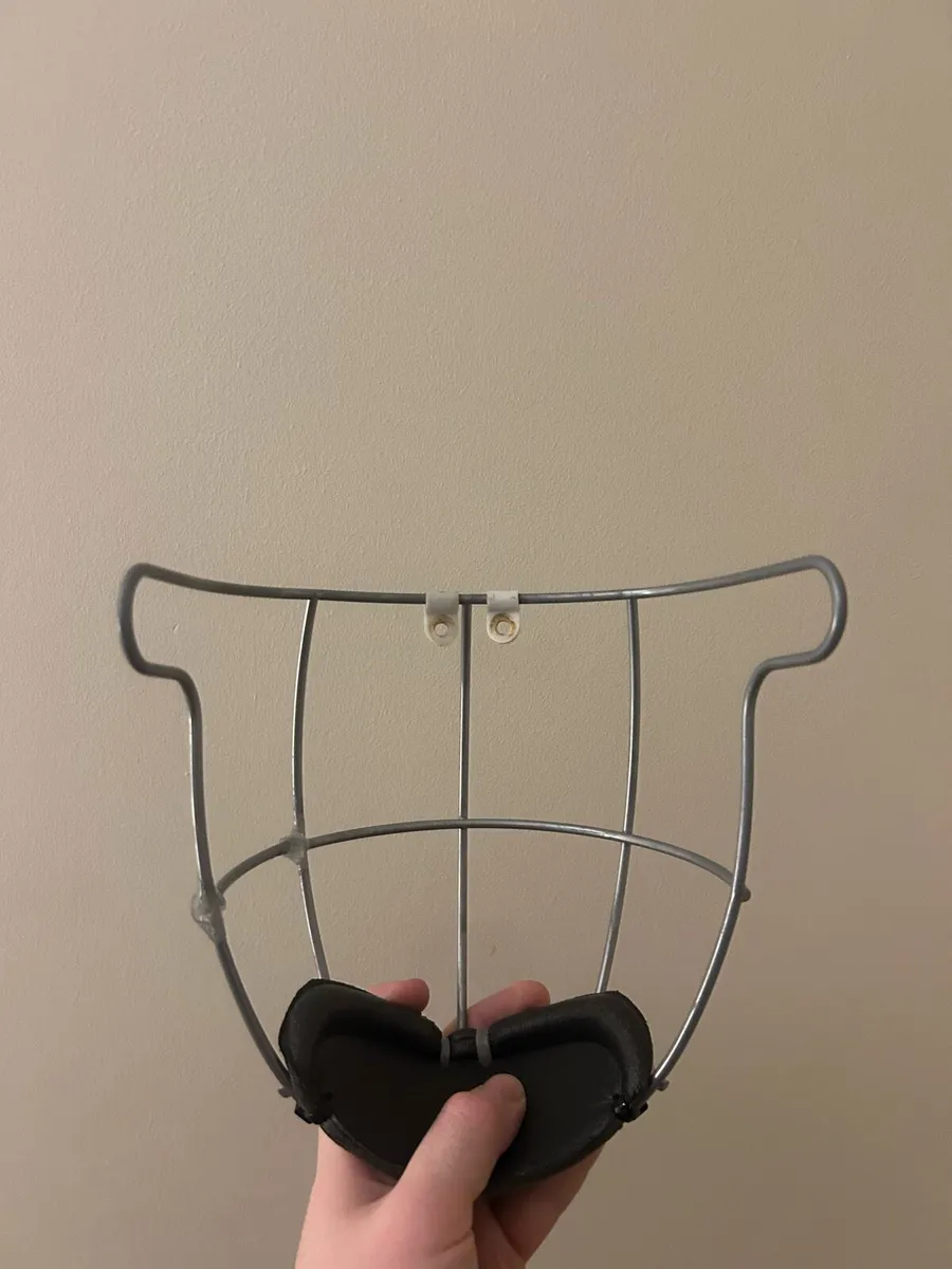 Oldstyle long loop faceguard - Image 1