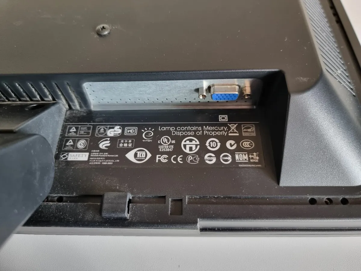 HP 19" Monitor - Image 4