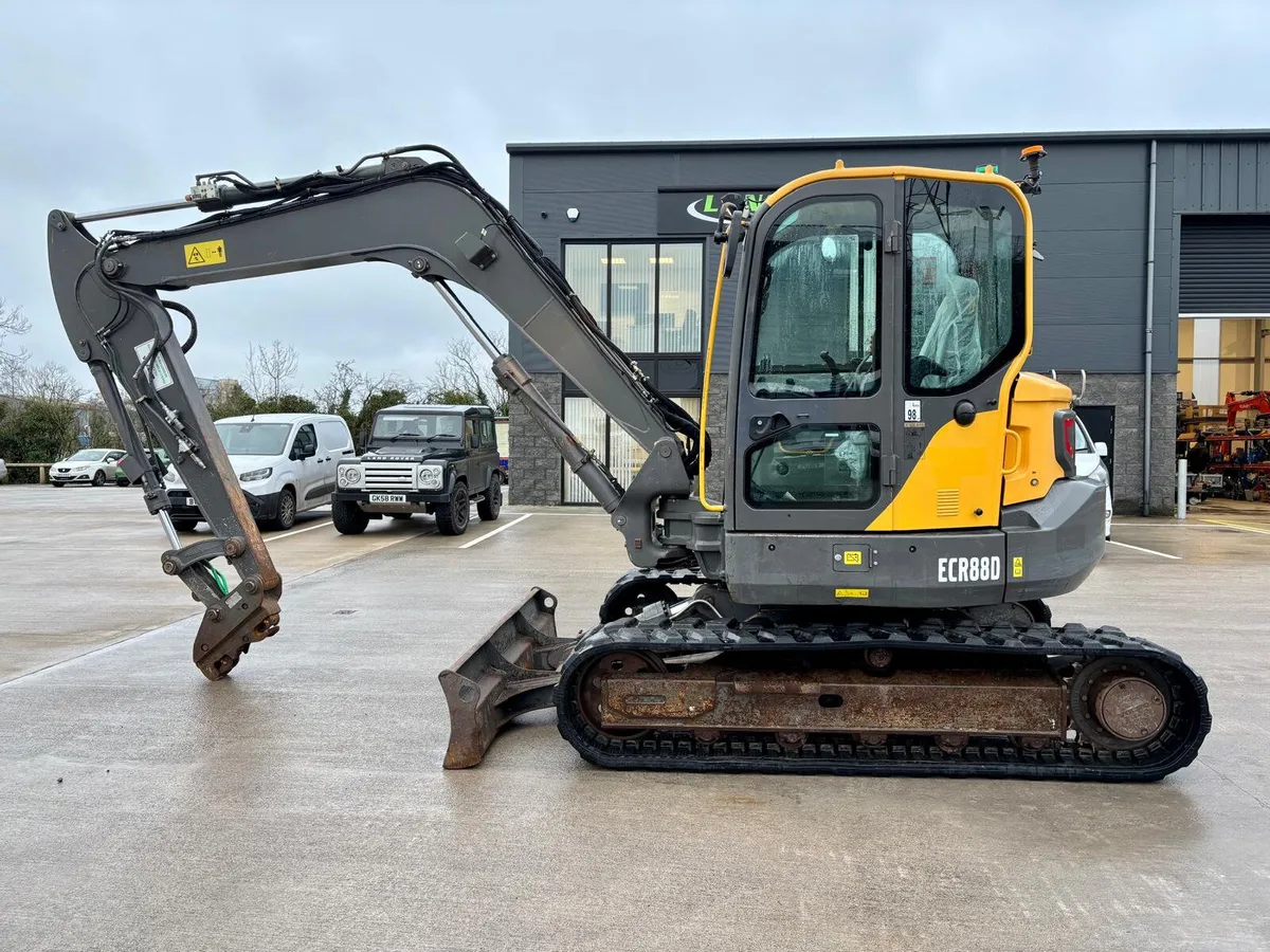 VOLVO 8 TON EXCAVATOR ECR88D - Image 1