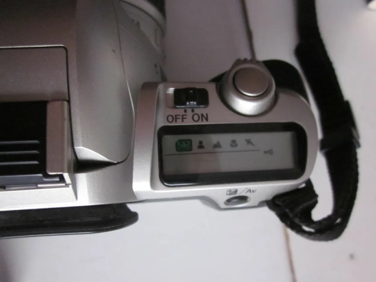 Pentax MZ-50 35mm SLR Film Camera/Lens - Image 4