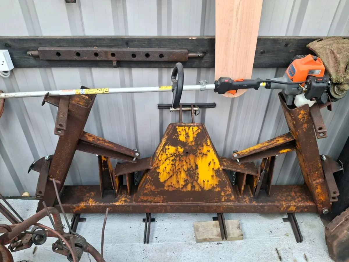 Vintage machinery - Image 1