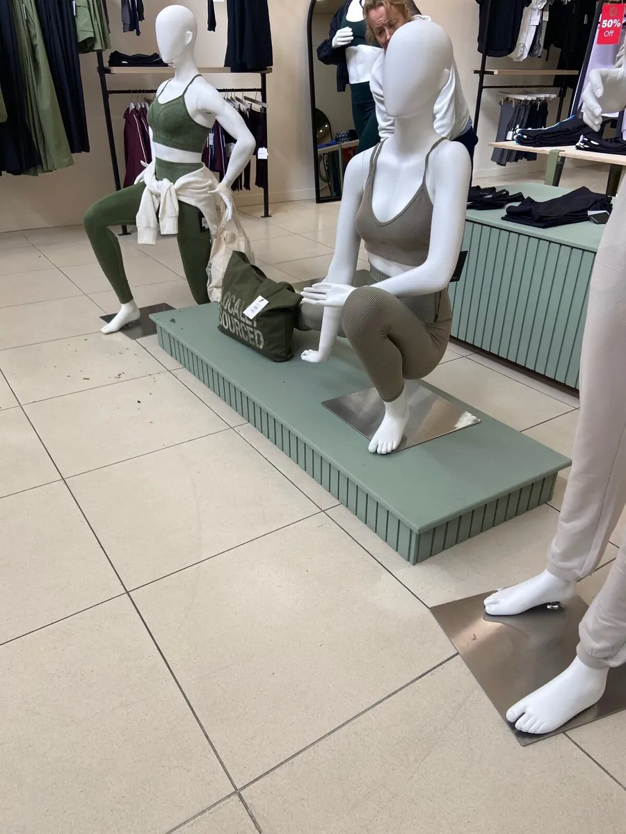 Shop fittings - Image 2