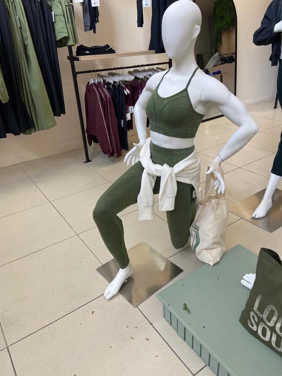 Shop fittings - Image 4