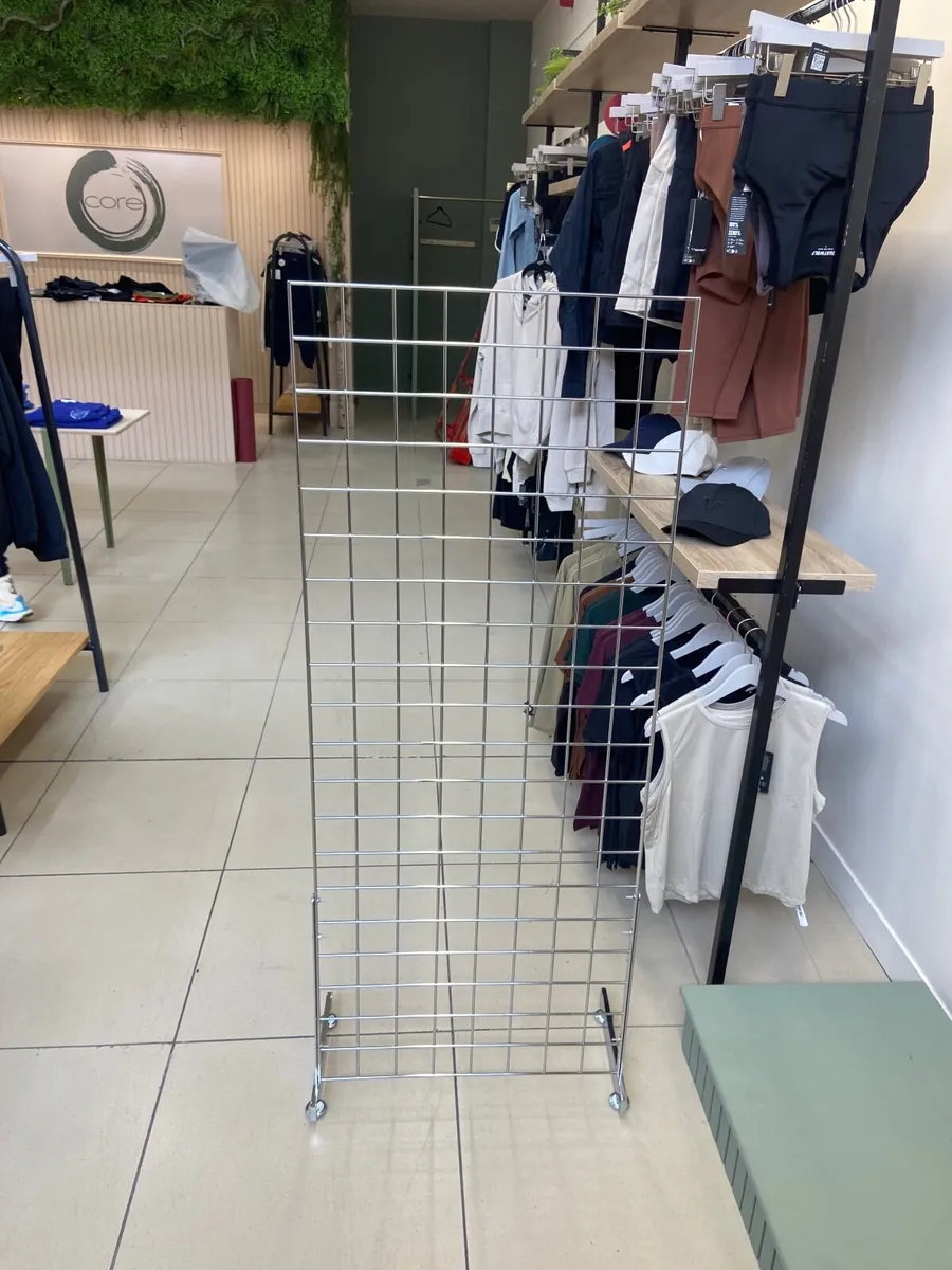 Shop fittings - Image 4