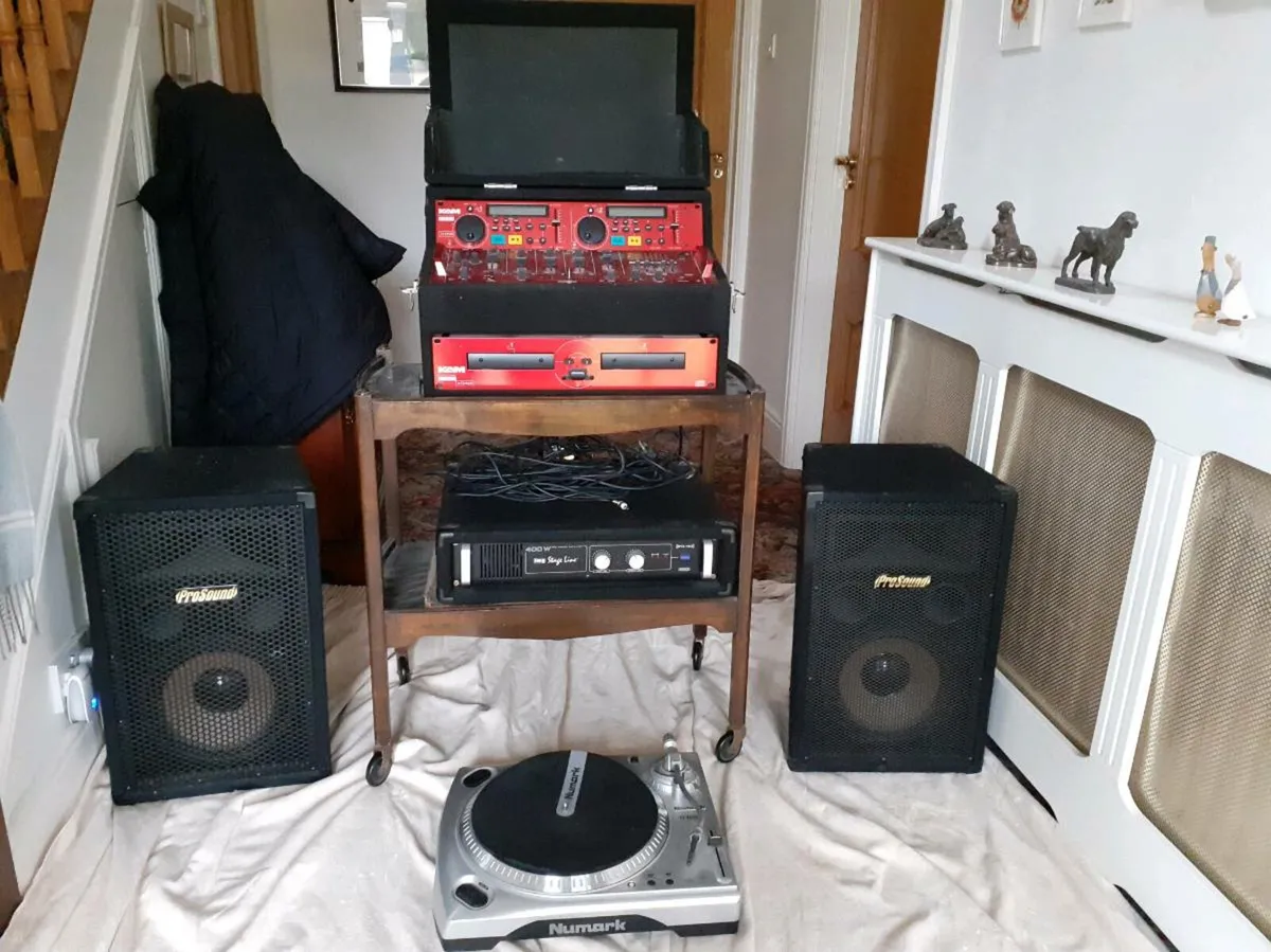 DJ Deck Amp 2Speakers & Mixer