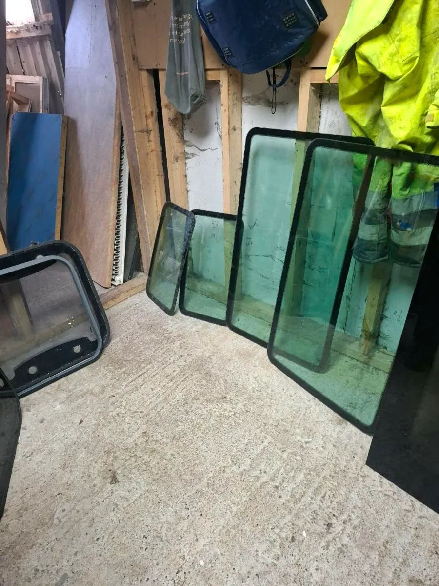 Campervan windows and sky lights for sale. - Image 2