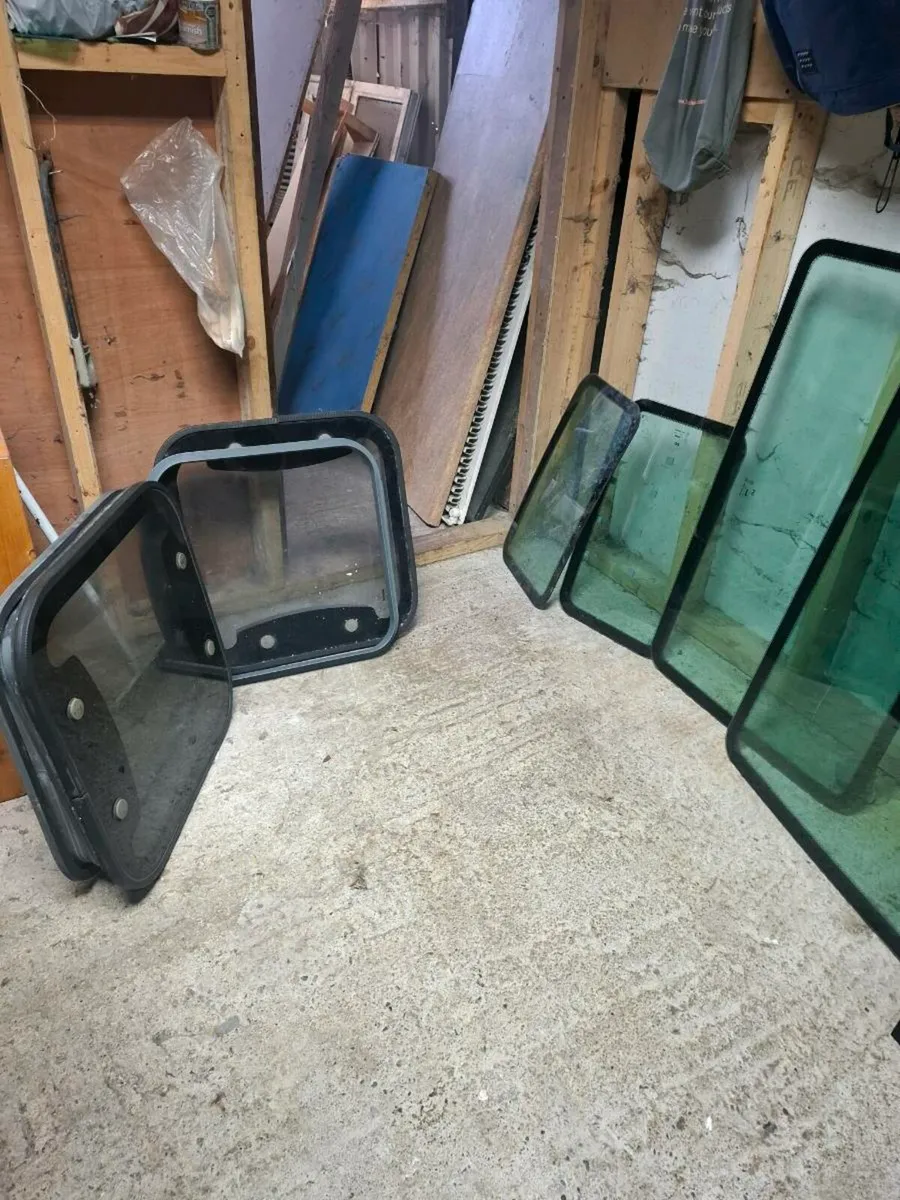 Campervan windows and sky lights for sale. - Image 3