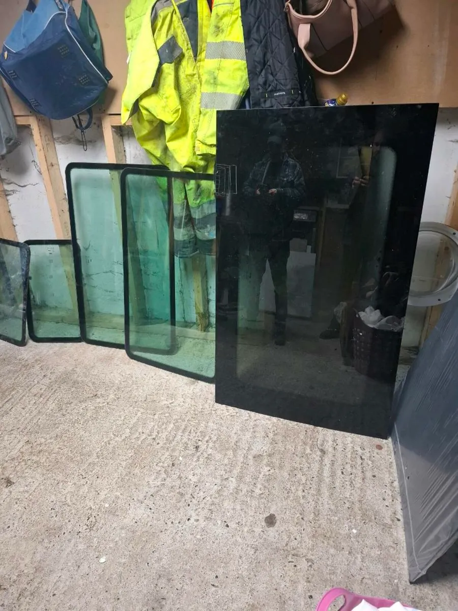 Campervan windows and sky lights for sale. - Image 4