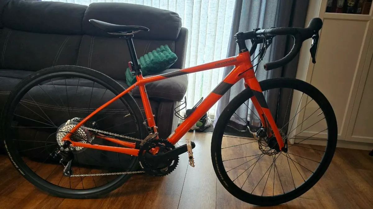 Cannondale Synapse Road Bike Tiagra 48 - Image 1