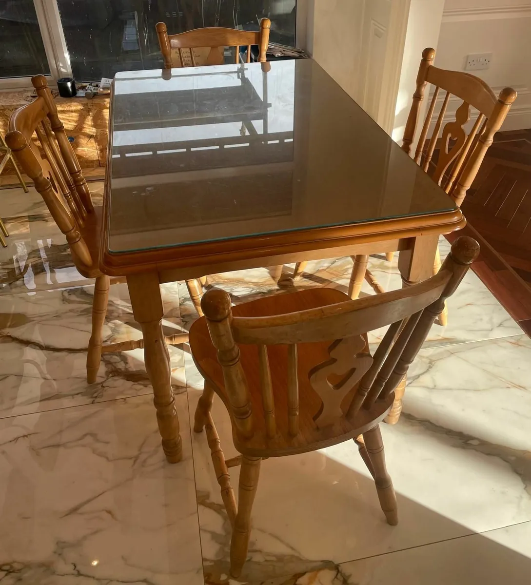 Table and Chairs - Image 3