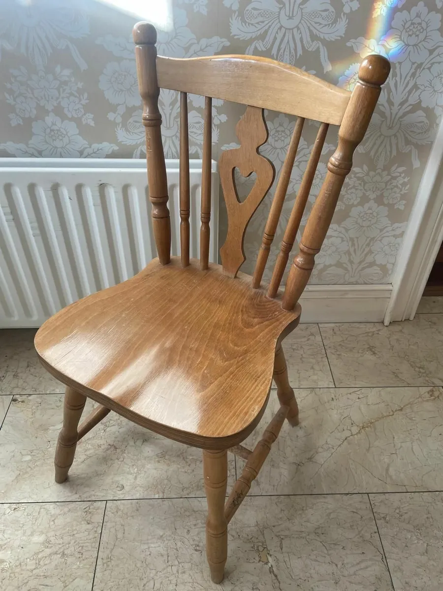 Table and Chairs - Image 2