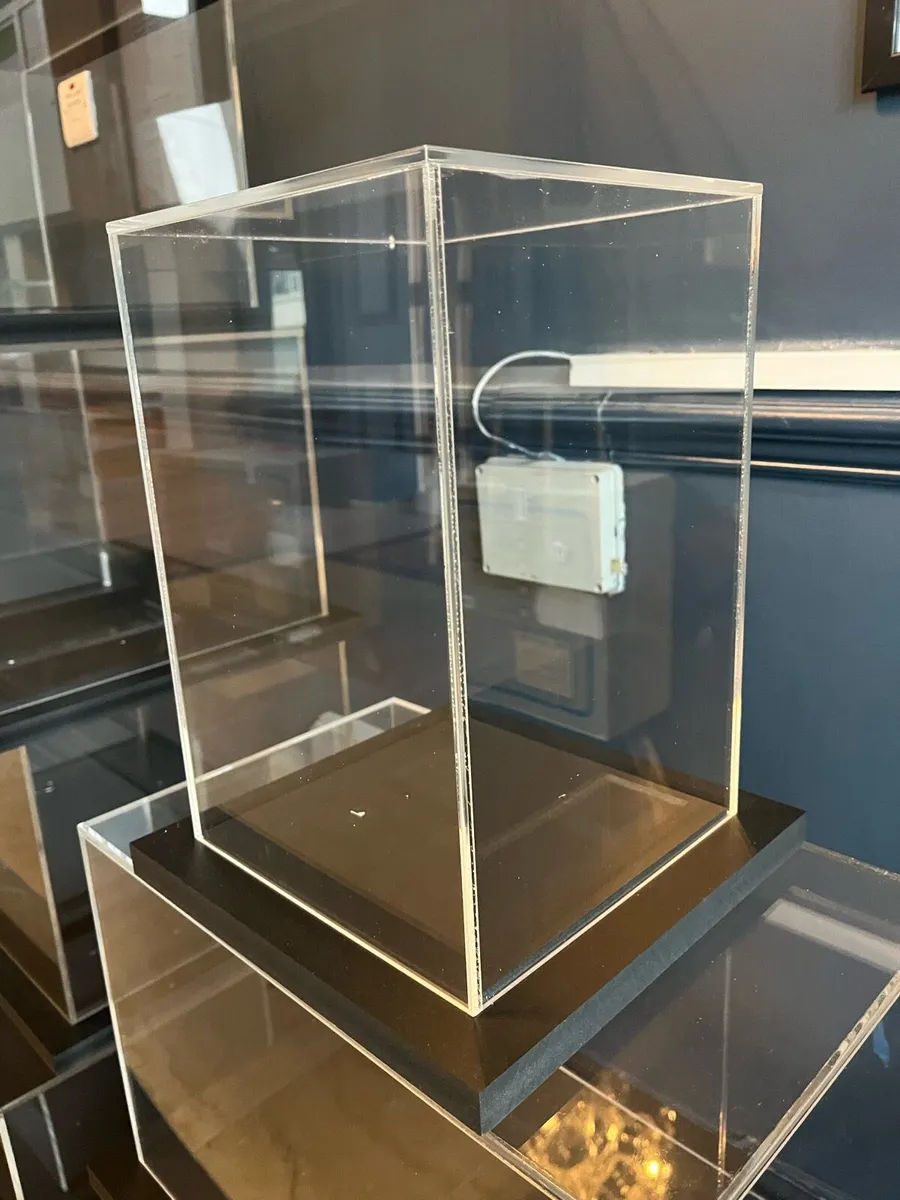 9 Perspex Display cases - Image 4