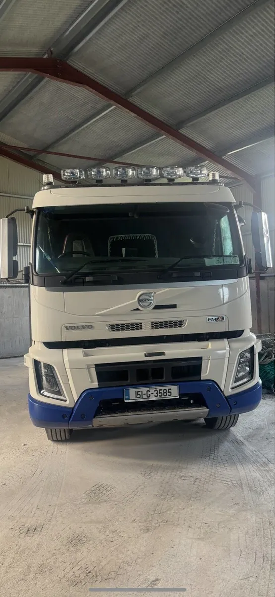 Volvo fmx 420 8x4 tipper - Image 3