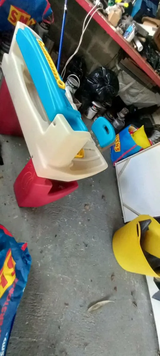 Kids desk and stool - Image 3