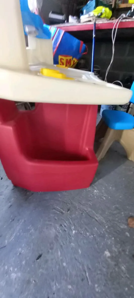 Kids desk and stool - Image 4