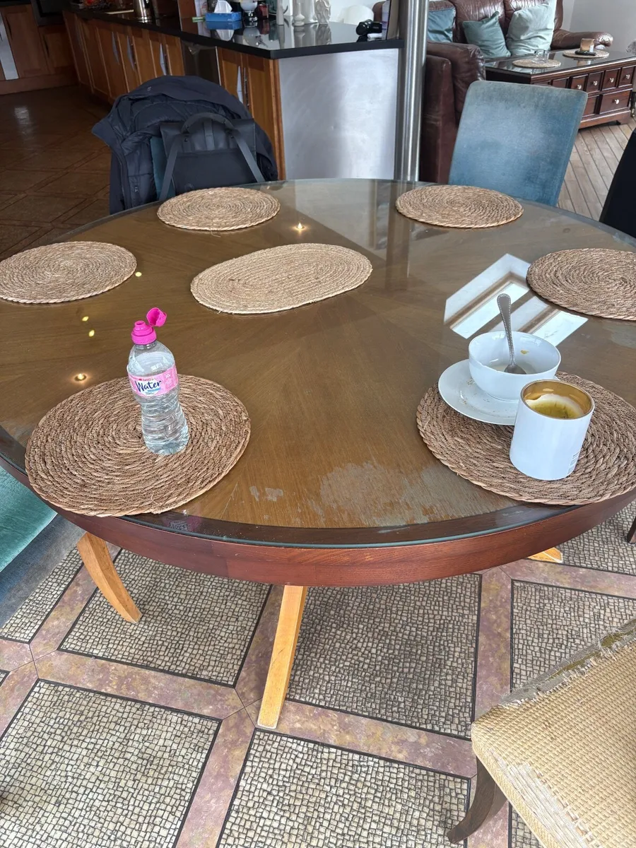 Round Dining table